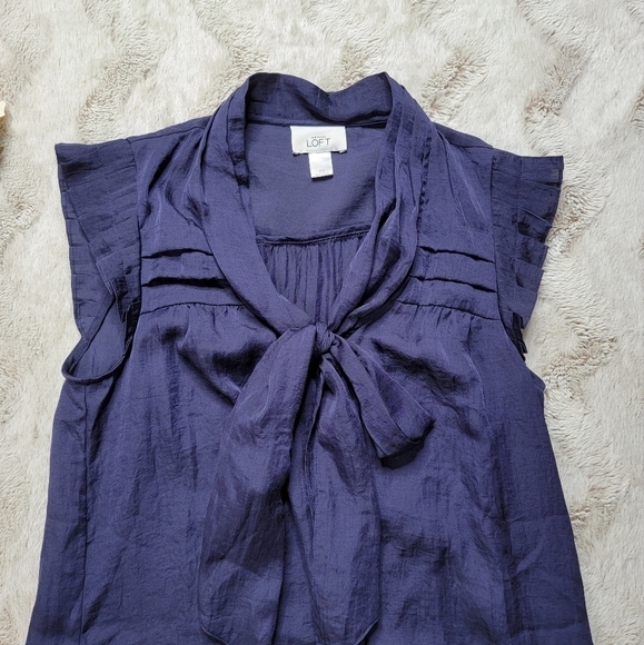 Ann Taylor Loft Navy Blue Sleeveless Ruffle Cap Sleeve Tie Neck Accent XS - Picture 2 of 9